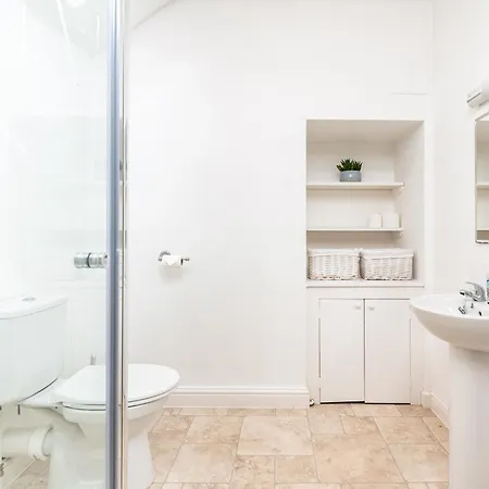 The Nest * 赫尔姆斯利